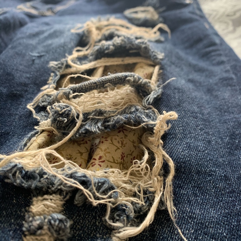 Distressed Jeans - Picture 2 of 5